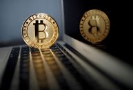 Bitcoin retoma alta com cenário mais disposto ao risco e eleições nos EUA em foco