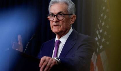Acho improvável que próximo movimento da taxa de juros seja um aumento, diz Powell