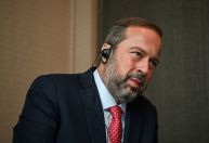 "Ninguém pode dizer quando poderemos abrir mão do petróleo", diz Silveira