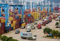 Exportações da China superam expectativas com corrida para superar tarifas