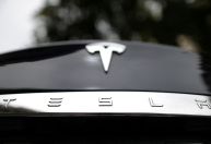 Tesla diz que lançará novos modelos antes do prazo planejado