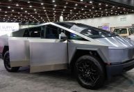 Cybertruck: o mistério de quem compra "Tesla estranho" de até US$ 100 mil para deixá-lo estacionado