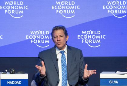 Ministro da Fazenda, Fernando Haddad, fala durante painel do Fórum Econômico Mundial, em Davos, Suíça