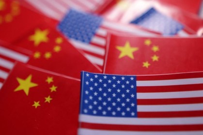 Bandeiras dos EUA e da China
