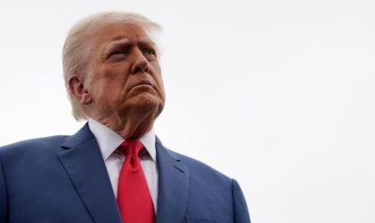 Trump diz que não demitirá Powell, mas pressionará por corte de juros