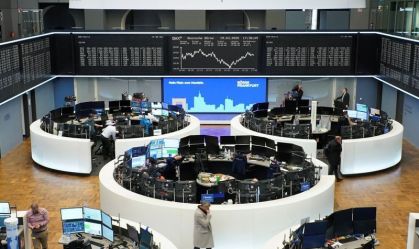 Bolsas da Europa fecham em baixa com cautela por disputas comerciais