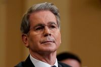 Tesouro dos EUA avalia cortar benefícios federais para imigrantes ilegais