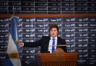 Peso argentino salta 10% após vitória de partido de Milei em eleições