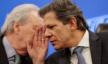 Ministro da Fazenda, Fernando Haddad, ouve o ministro da Justiça,