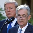 Trump ameaça processar Powell e anunciará seu substituto em janeiro
