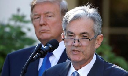 Ações oscilam e dólar cai após Trump aumentar a pressão sobre Powell
