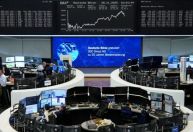 Bolsas europeias caem com pressão de ações industriais e de defesa