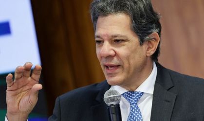 Desgastado, Haddad ganha espaço em evento da esquerda