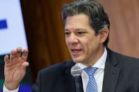 Comissão do Senado aprova convite a Haddad para explicar aumento do IOF