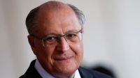 Brasil dialoga com EUA por vias institucionais e reservadas, diz Alckmin