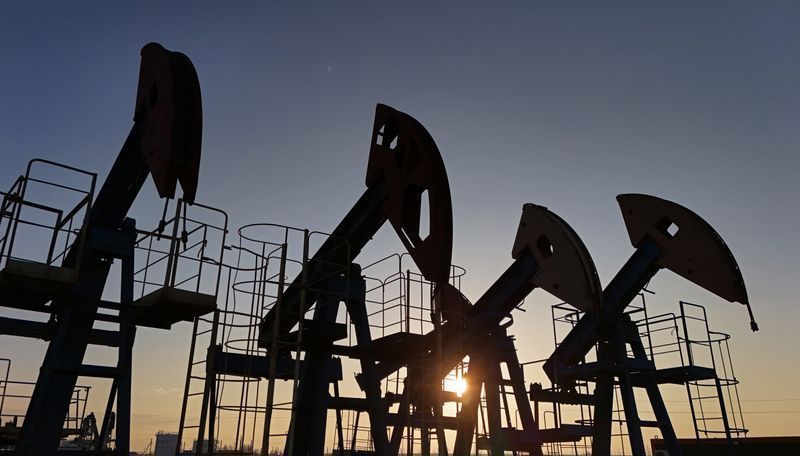 Petróleo fecha em queda com mercado à espera da opep+ | cnn brasil