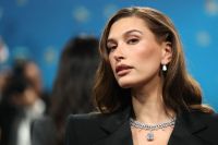Hailey Bieber vende marca de beleza por 1 bilhão de dólares para a Elf
