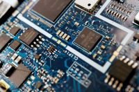 Ações da fabricante de chips Broadcom caem após previsão de receita