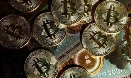 Bitcoin opera em alta e renova recorde acima de US$ 118 mil