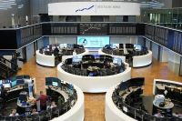 Bolsas da Europa operam mistas com notícias corporativas e lances de Trump