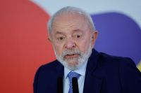 Com baixa popularidade, Lula prepara pacote social e programa caravana