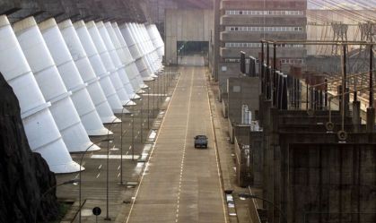 Acordo sobre Itaipu com Paraguai vai ser resolvido até 2026, diz diretor