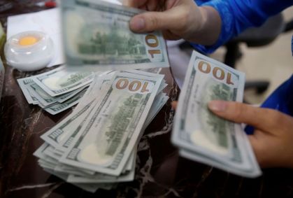 Dólar futuro dispara a R$ 5,60 após tarifa de Trump ao Brasil