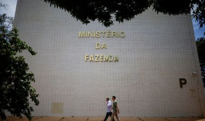 Sob influência dos juros, Fazenda revisa projeção do PIB de 2025 para 2,3%