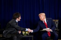 Trump condiciona socorro cambial à vitória de Milei e gera críticas nos EUA