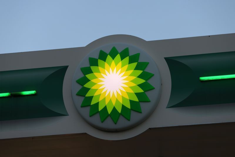Logotipo da BP é visto em um posto de gasolina