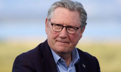 Membro do Fed defende manutenção de juros por inflação alta