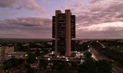 BC mantém juros em 15% e sinaliza corte em março
