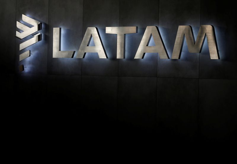 Logo da Latam em Santiago