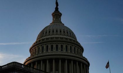 Câmara aprova projeto de financiamento para fim de shutdown nos EUA