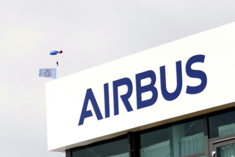 Logotipo da Airbus no Aeroporto de Paris-Le Bourget