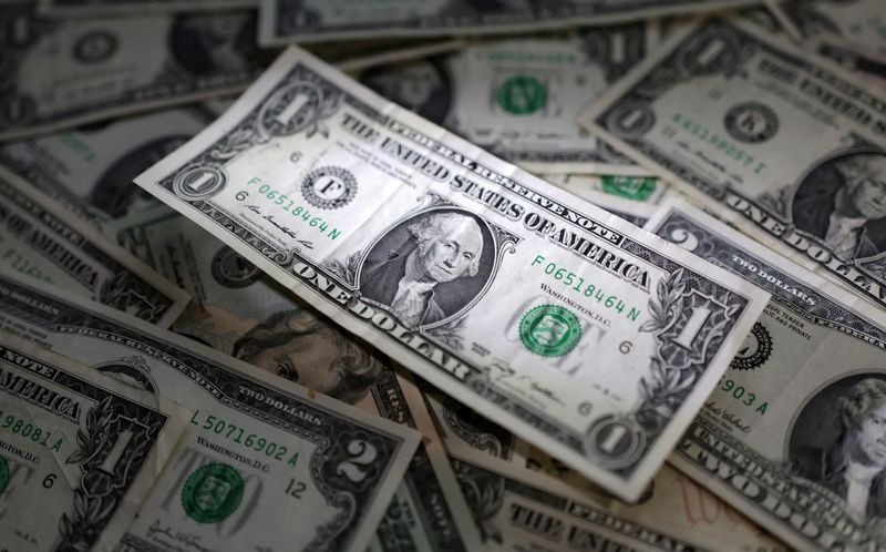 Dólar abre em queda com dados de Serviços no Brasil e balanços