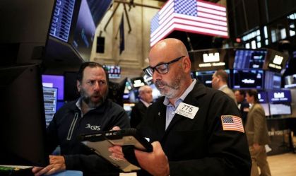 Wall Street recua após recordes por temores econômicos crescentes