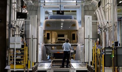 Confiança da indústria do Brasil cai em outubro e reforça pessimismo