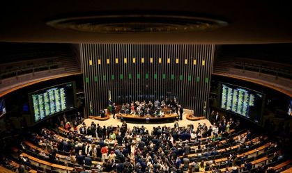 Câmara aprova projeto que dificulta aborto legal em crianças e adolescentes