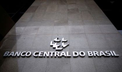 Endividamento das famílias brasileiras subiu a 48,9% em agosto, diz BC