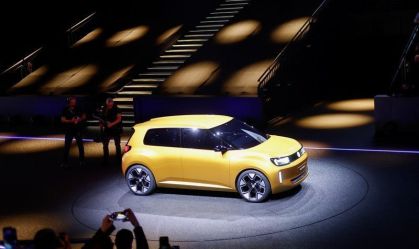 Venda de elétricos na UE supera pela primeira vez a de veículos a gasolina