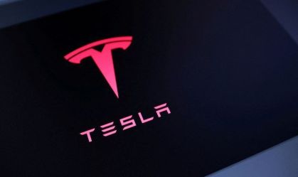 Logo da Tesla em foto de ilustração