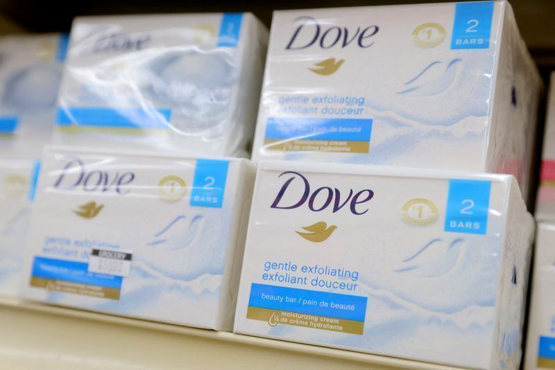 Dove, uma marca da Unilever, é vista em uma loja