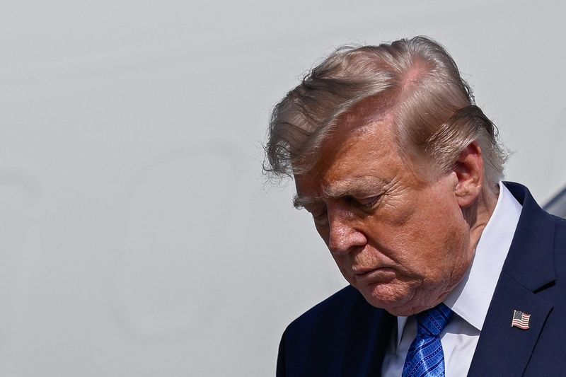 Presidente dos EUA, Donald Trump, chega ao Aeroporto Municipal de