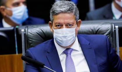 Lira diz que Congresso vai discutir valor fixo para ICMS sobre combustíveis