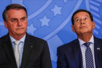 À CNN, Bolsonaro classifica fala de Mourão sobre Trump como "lamentável"