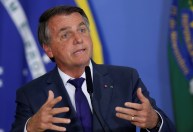 Com nova variante, Bolsonaro é pressionado a recuar de reajuste a polícias