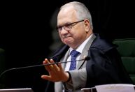 Em resposta à Defesa, Fachin diz que TSE não se opõe a divulgar questões de militares