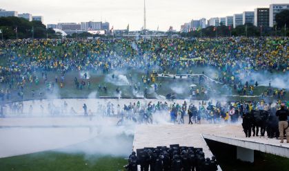 Julgamento de extradição de foragidos do 8/1 é adiado a pedido do Brasil