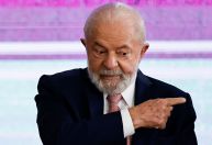 Lula se recupera de cirurgia em área reservada de hospital com seguranças em antessala